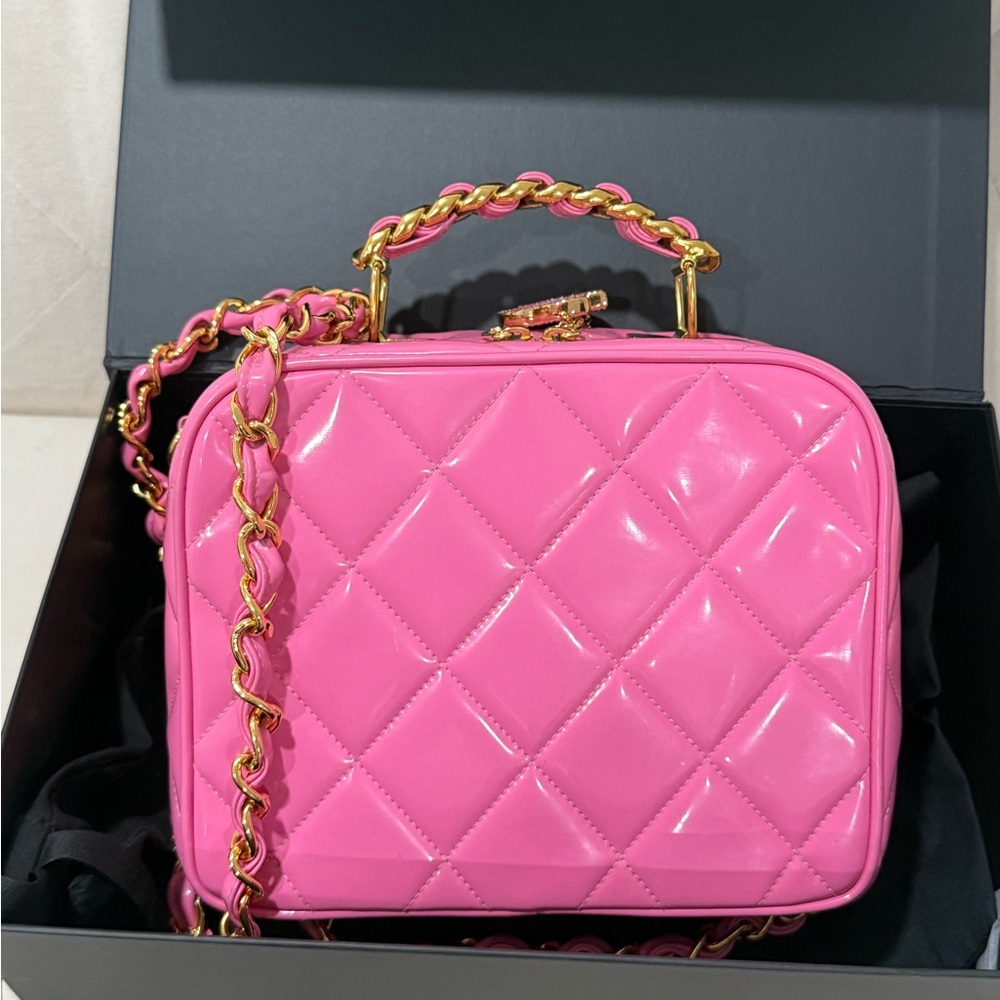 Rare🎀Chanel Barbie Pink 24K gold plated Hardwear vanity‼️ Bag charm Not included - Picture 2 of 16